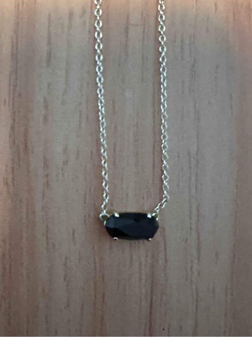 Kendra Scott necklace